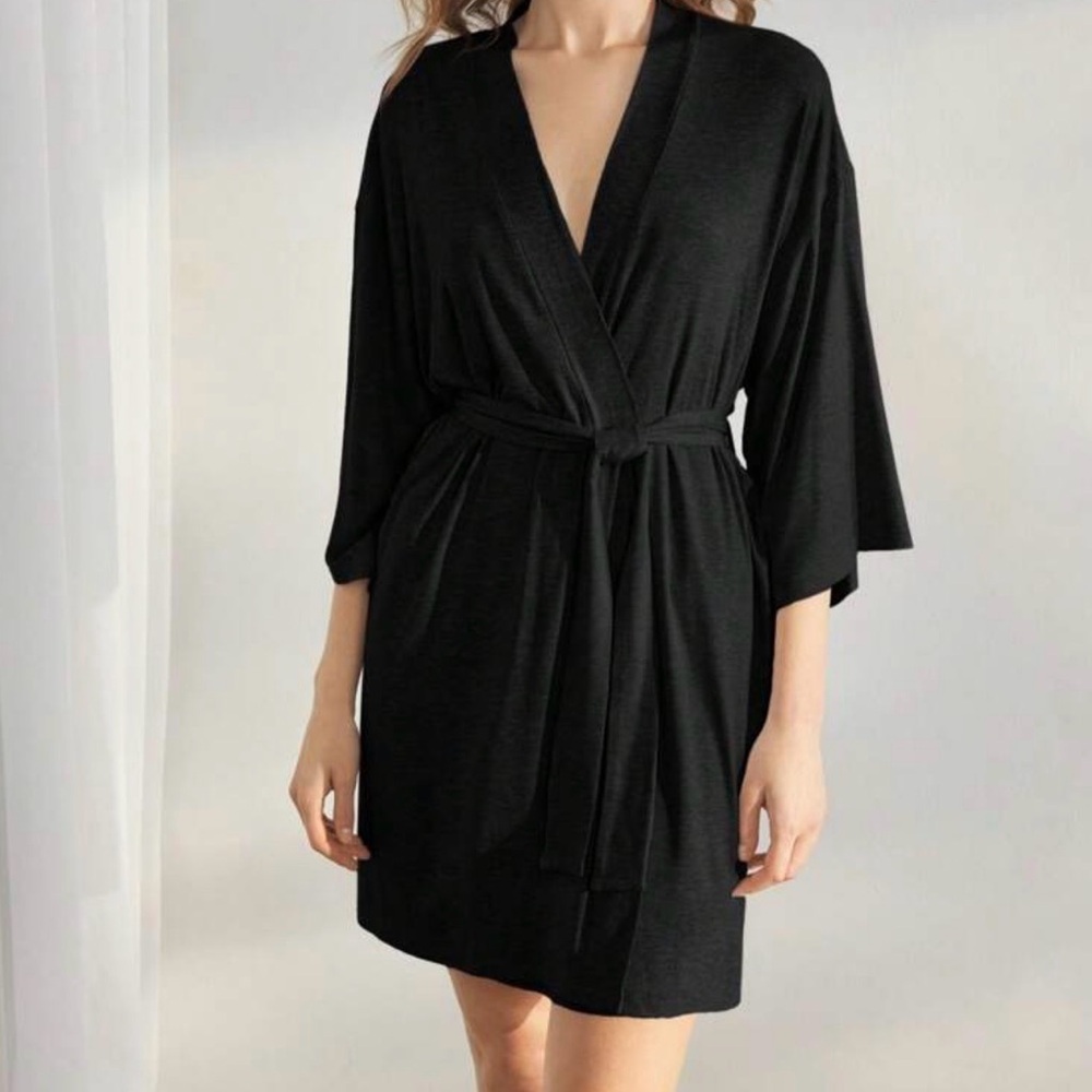 Elegant Black Women's Three-Quarter Sleeve Robe Size L